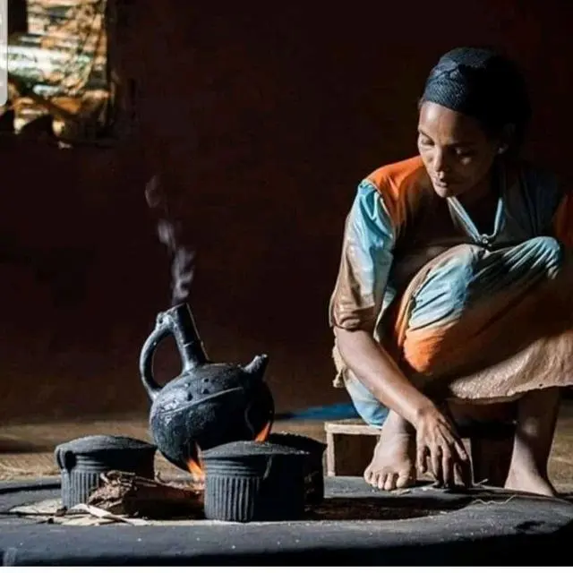 በጉራጌ ገኝ ቃዋ ኧተኸ ያፎሌኸ።/በጉራጌ ቤሔረሰብ ቡና እንዴት እንደሚፈላ።/The indigenous coffe brewing ceremony of the Gurage people