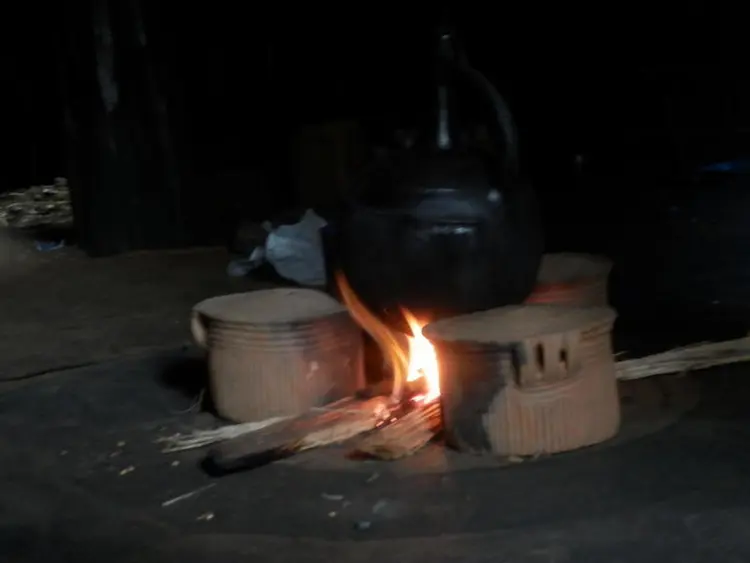 በገኝንራ ኧተኸ ቃዋ  ያፎሌኸ ያቲሽካናአር።/በሃገራችን እንዴት ቡና እንደሚፈላ የሚያስይ ነው።/The unique local coffee ceremony